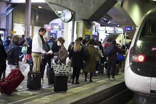 Francouzský parlament chce zakázat krátké vnitrostátní lety nahraditelné vlakem - Novinky